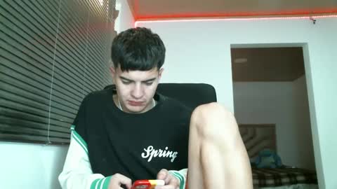 franccesco_699 online show from December 2024 04:52:01 PM