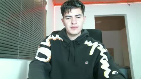 franccesco_699 online show from December 2024 06:05:01 PM