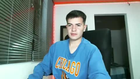 franccesco_699 online show from February 2025 01:00:01 AM
