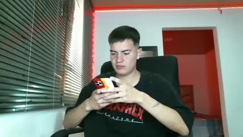 franccesco_699 online show from February 2025 03:58:01 PM