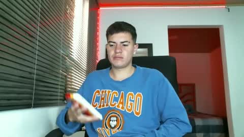 franccesco_699 online show from February 2025 04:16:02 PM