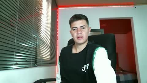 franccesco_699 online show from February 2025 03:03:02 PM