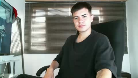 franccesco_699 online show from March 2025 04:10:01 PM