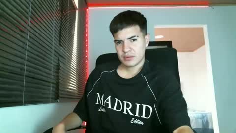 franccesco_699 online show from March 2025 02:37:02 PM