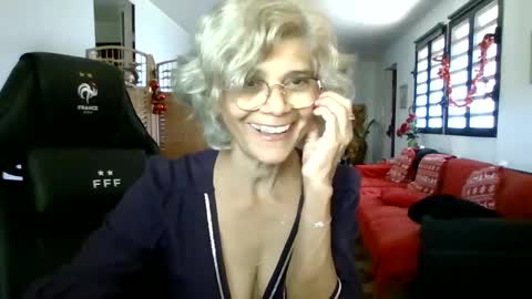 francelune online show from December 2024 08:05:02 AM