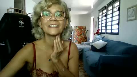 francelune online show from January 2025 10:11:02 AM