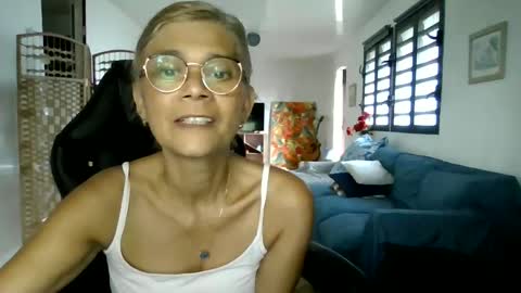 francelune online show from January 2025 02:08:01 PM