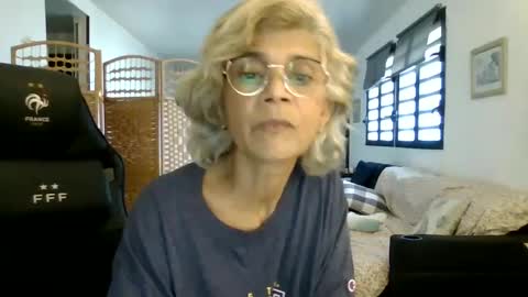 francelune online show from January 2025 01:17:01 PM
