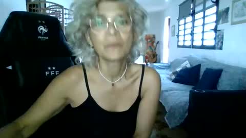 francelune online show from January 2025 01:13:02 PM
