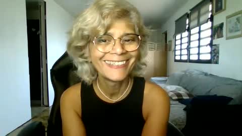 francelune online show from January 2025 05:05:01 AM