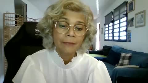francelune online show from January 2025 07:57:01 AM