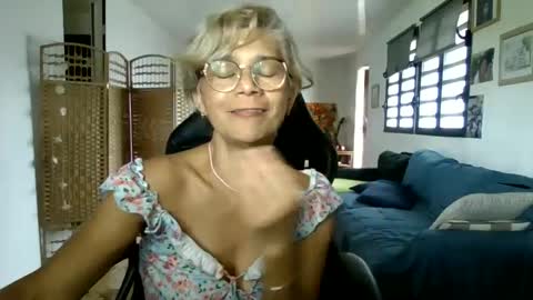 francelune online show from January 2025 10:45:01 AM