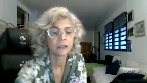 francelune online show from January 2025 02:32:01 PM