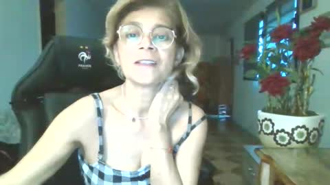 francelune online show from September 2025 01:23:01 PM