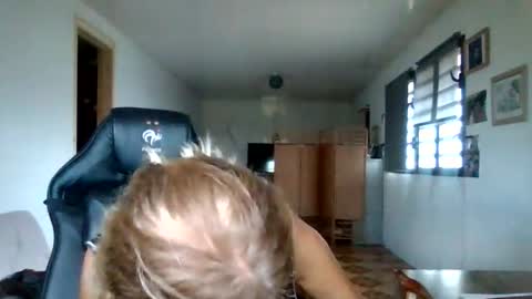 Snapshot of francelune chatting on November 2025 11:31:01 AM francelune online show from November 2025 11:31:01 AM