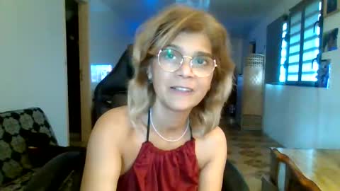 Snapshot of francelune chatting on November 2025 11:22:01 AM francelune online show from November 2025 11:22:01 AM