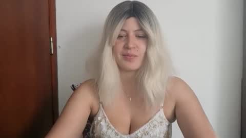 Snapshot of francescaasmith chatting on October 2025 06:23:01 PM Francesca online show from October 2025 06:23:01 PM