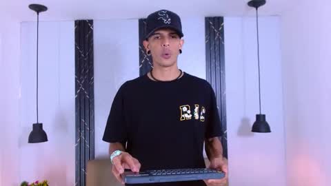 Franvill trato online show from September 2025 07:51:02 PM