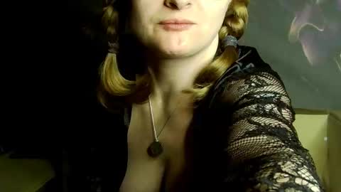 Snapshot of frauket chatting on October 2025 09:37:02 PM FrauKet online show from October 2025 09:37:02 PM