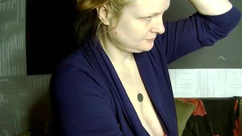 Snapshot of frauket chatting on November 2025 11:36:02 AM FrauKet online show from November 2025 11:36:02 AM