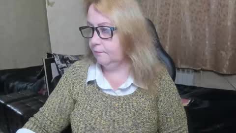 FrauMartha online show from November 2025 03:12:02 PM