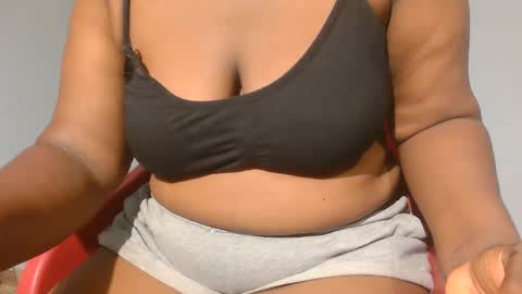 Snapshot of freaky_slut5 chatting on November 2025 04:07:01 AM freaky slut5 online show from November 2025 04:07:01 AM