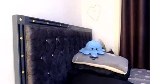 freakyshewolf1 online show from September 2025 03:30:02 AM