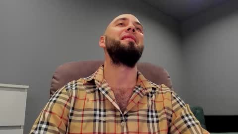 Andrew online show from October 2025 07:59:01 PM