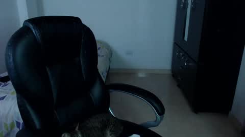 Snapshot of freud_x_louise1 chatting on January 2025 02:10:01 AM Louise  online show from January 2025 02:10:01 AM