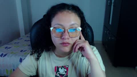 Snapshot of freud_x_louise1 chatting on January 2025 06:39:01 AM Louise  online show from January 2025 06:39:01 AM