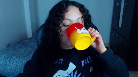 Snapshot of freud_x_louise1 chatting on October 2025 03:04:01 AM Louise  online show from October 2025 03:04:01 AM