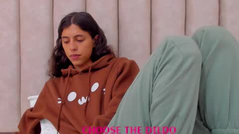 Snapshot of freyamoller chatting on October 2025 08:10:01 PM FREYA online show from October 2025 08:10:01 PM