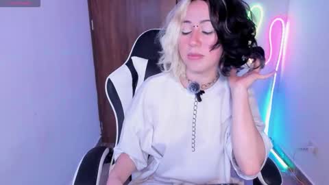 Snapshot of frida_lassi_ chatting on November 2025 09:32:01 PM frida_lassi_ online show from November 2025 09:32:01 PM