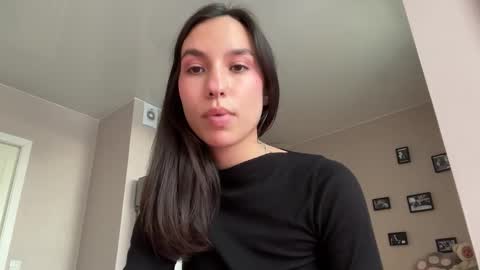 Lina online show from September 2025 01:46:01 PM