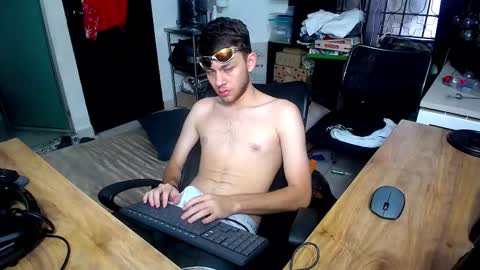 g0lden_crew online show from December 2025 09:12:02 PM