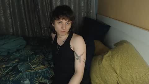 Snapshot of g1vememoney chatting on November 2025 12:10:01 AM Ian online show from November 2025 12:10:01 AM