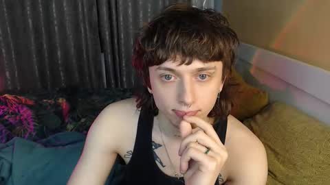 Snapshot of g1vememoney chatting on November 2025 09:43:02 PM Ian online show from November 2025 09:43:02 PM