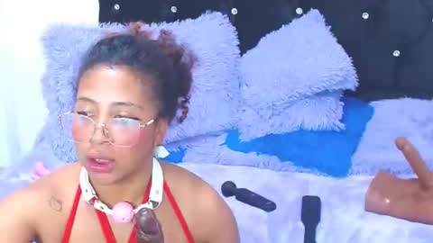 gabi_jhons_23 online show from October 2025 11:50:04 PM