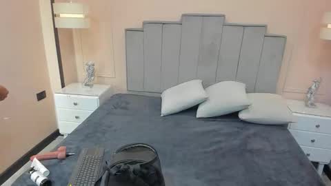 Snapshot of gabriela_lux chatting on October 2025 12:02:02 PM online show from October 2025 12:02:02 PM