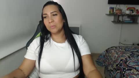 Snapshot of gaby_bluexx chatting on February 2025 02:46:01 PM Gaby Blue online show from February 2025 02:46:01 PM