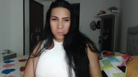 Snapshot of gaby_bluexx chatting on February 2025 08:47:01 PM Gaby Blue online show from February 2025 08:47:01 PM