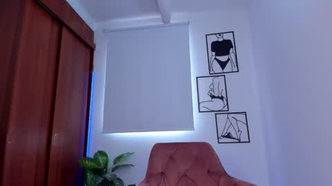 Snapshot of gaby_girl chatting on October 2025 06:52:01 PM online show from October 2025 06:52:01 PM