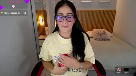 Snapshot of gaby_nighy chatting on September 2025 02:08:02 PM GABY online show from September 2025 02:08:02 PM