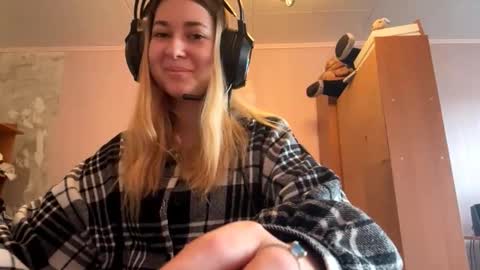 garnettdelbo online show from September 2025 11:37:02 AM