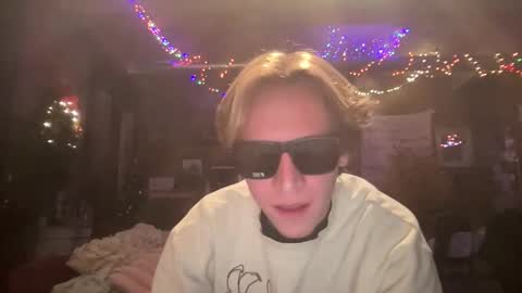 Snapshot of gavinnumbers chatting on December 2025 12:15:01 AM gavinnumbers online show from December 2025 12:15:01 AM