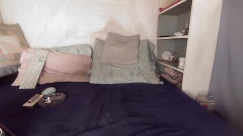 Snapshot of gayrobbin chatting on October 2025 12:03:01 PM gayrobbin online show from October 2025 12:03:01 PM