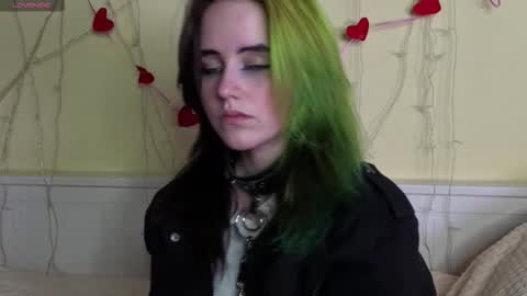 Ilona online show from October 2025 06:42:01 PM