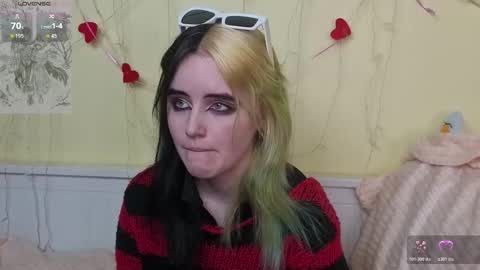 Ilona online show from October 2025 06:15:01 PM