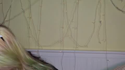 Ilona online show from November 2025 06:19:02 PM