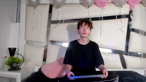 Snapshot of genesis_ask chatting on November 2025 03:39:01 AM Genesis online show from November 2025 03:39:01 AM